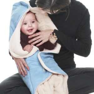 Afbeelding van Babydeken Nore - warme wrapper - suéde en bont - 85 * 85 cm - Licht blauw