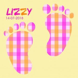 Afbeelding van 20 stuks geboortekaartje met roze voetjes met stippen 911.068